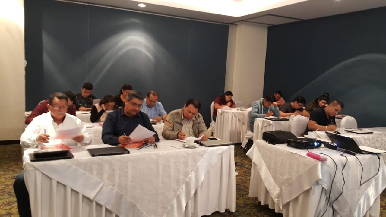 Alumnos presentando prueba